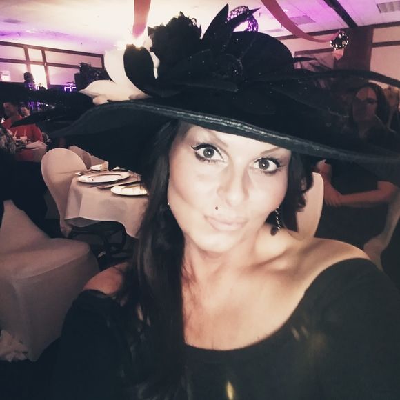 Meet your Posher, Leanne - Picture 1 of 1